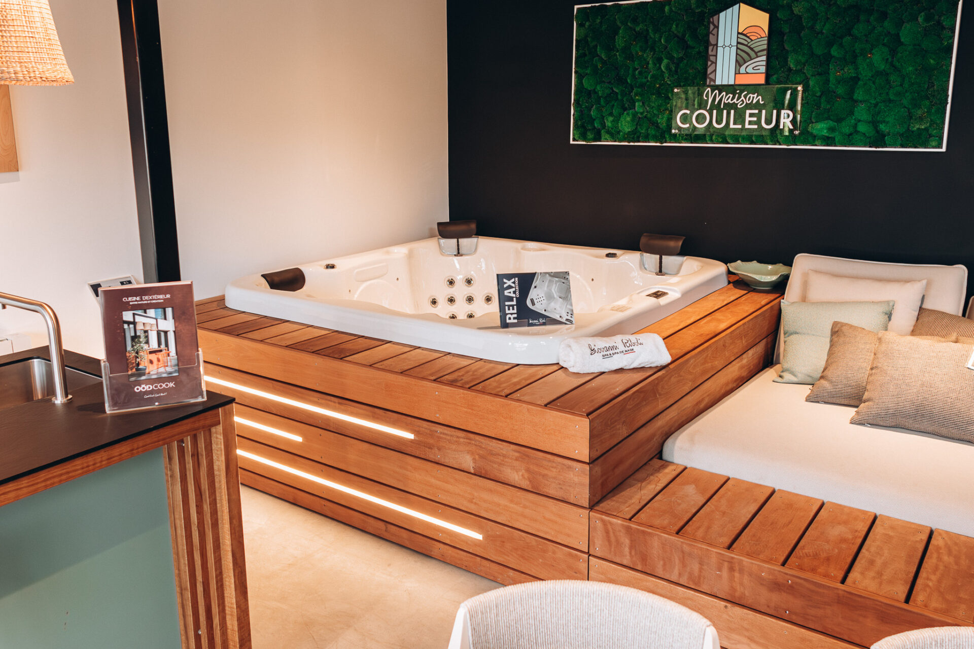 Spa R5 gamme relax installé au showroom Maison Couleur